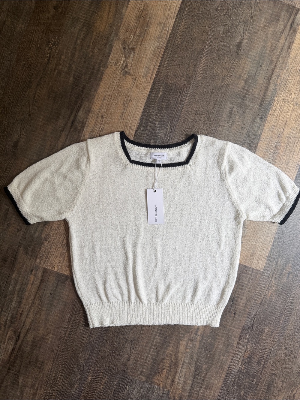 Anniewear cream/black short sleeve sweater- Sz M. NWT
